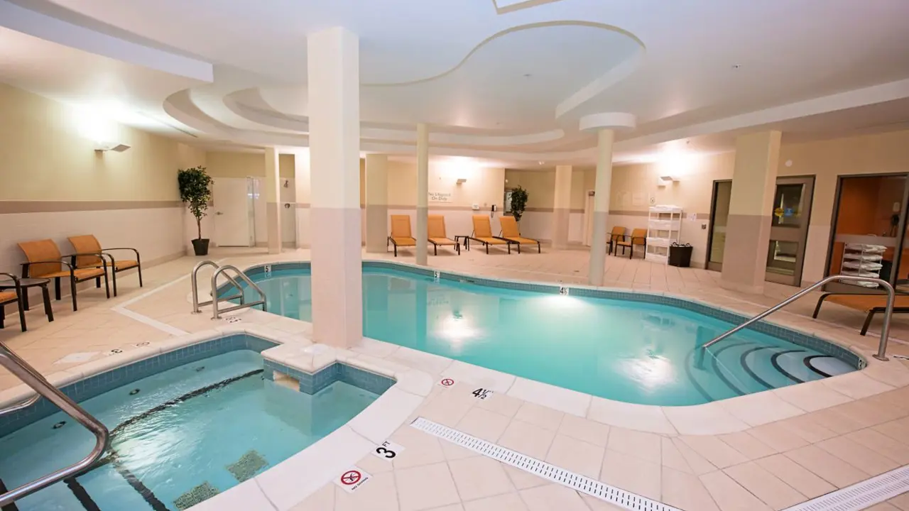 Courtyard By Marriot Downtown, Halifax, pool