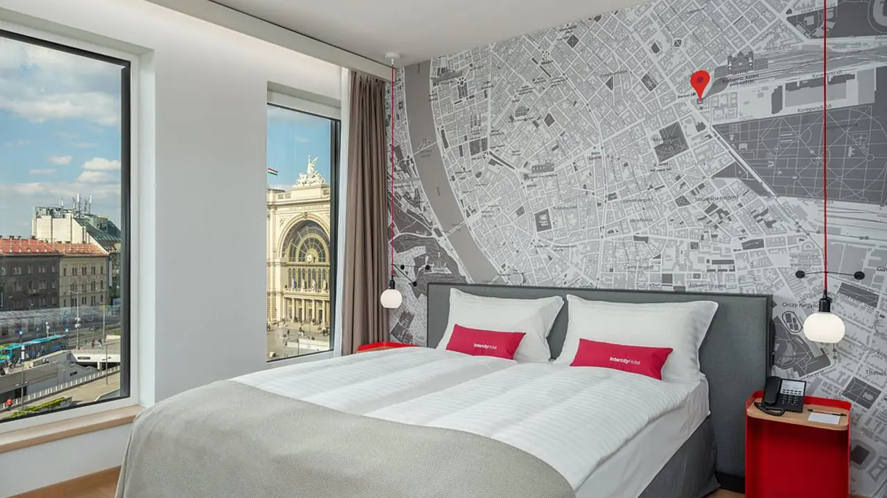 Intercityhotel, Budapest, bedroom