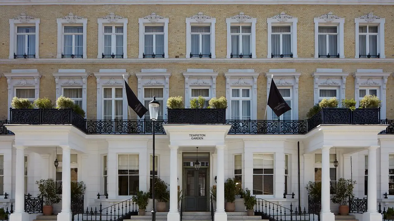 Miiro Templeton Garden, London, Exterior