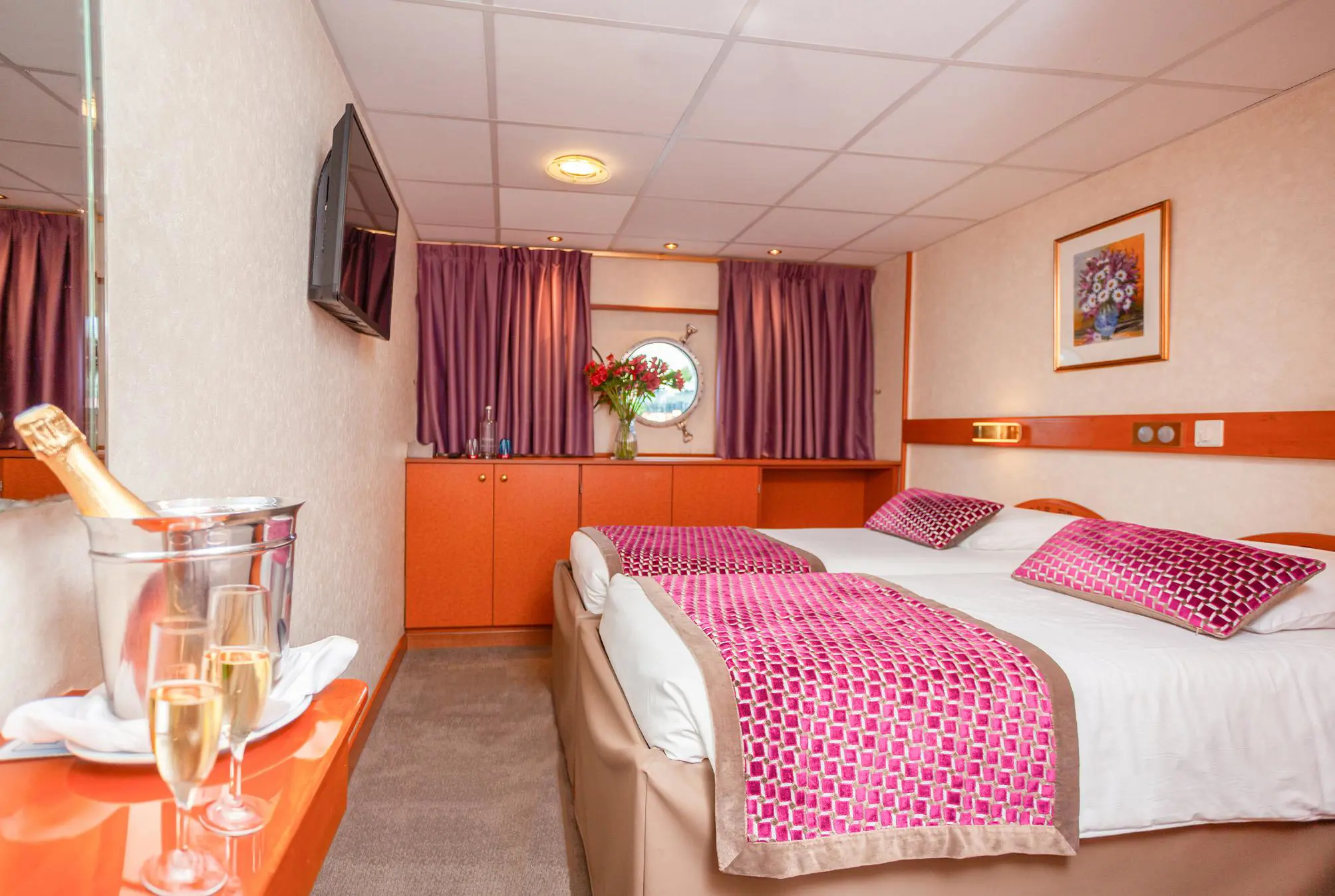 MS La Belle De Cadiz cabin