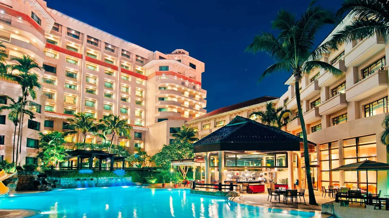 Paradox Singapore Merchant Court, pool