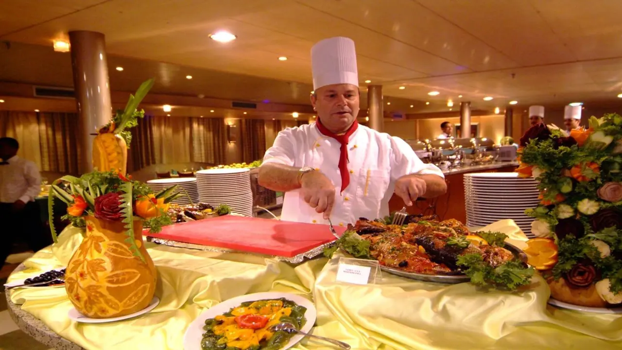 MS Blue Shadow IV, chef