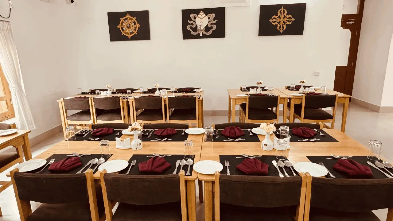 Meri Puensum Resort, Punakha, dining