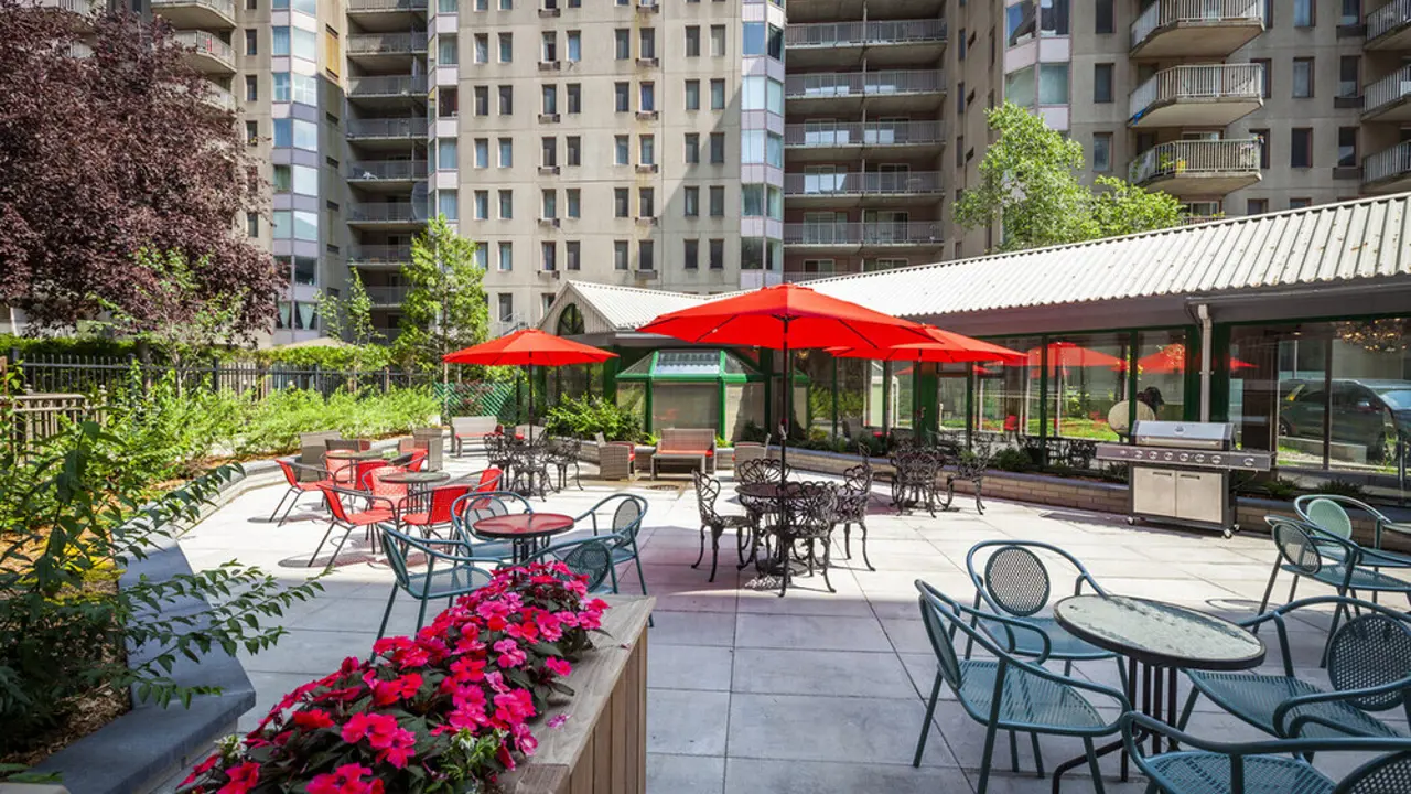 Le Nouvel Hotel, Montreal, terrace