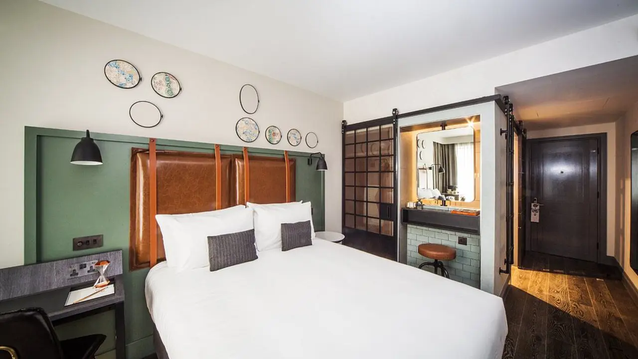 Clayton Hotel City Of London, London, Bedroom