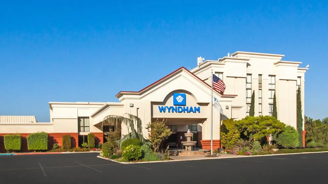 Wyndham Hotel, Visalia, exterior