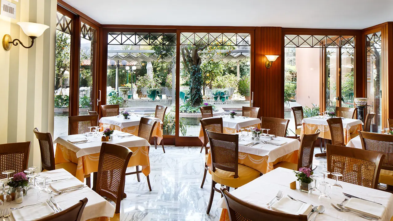Hotel Girasole, Sorrento, Dining