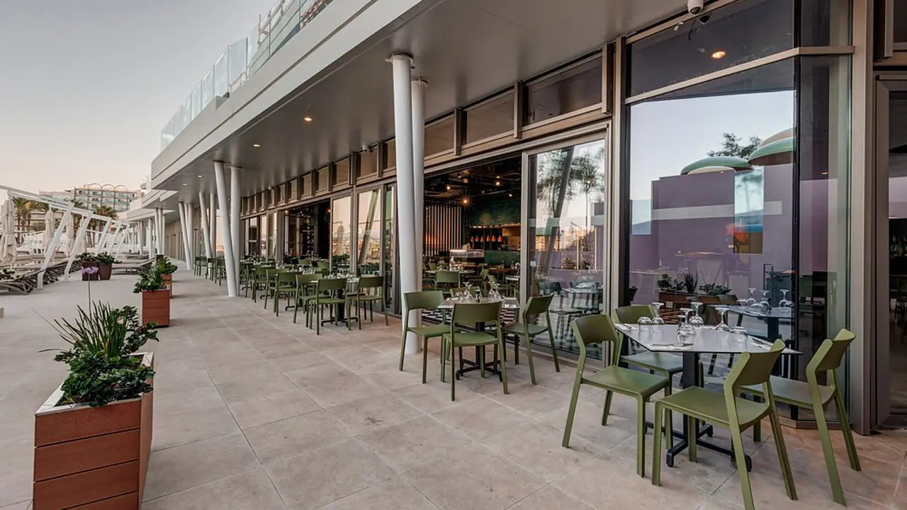 X ODYCY Hotel, Qawra, Outside Dining