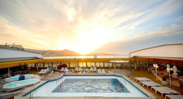 Borealis Swimming Pool Mid Ship At Sunrise (1)