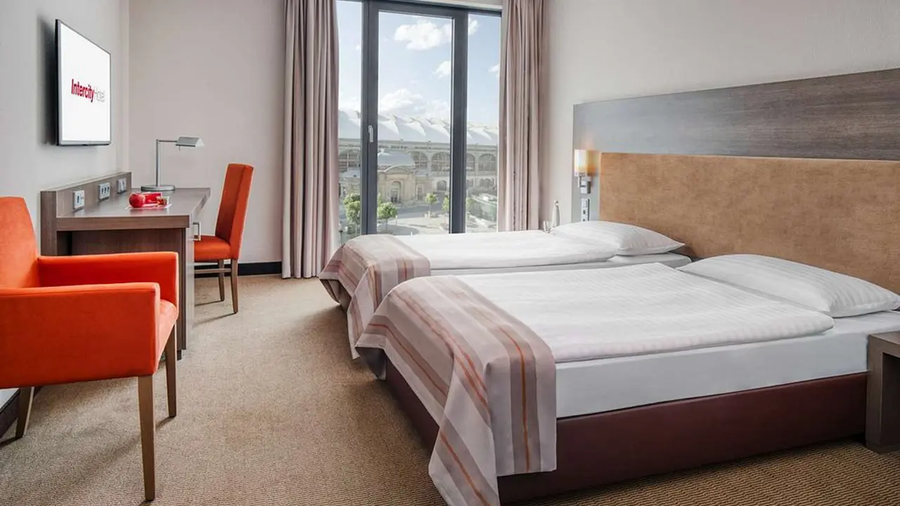 Intercityhotel, Dresden, bedroom