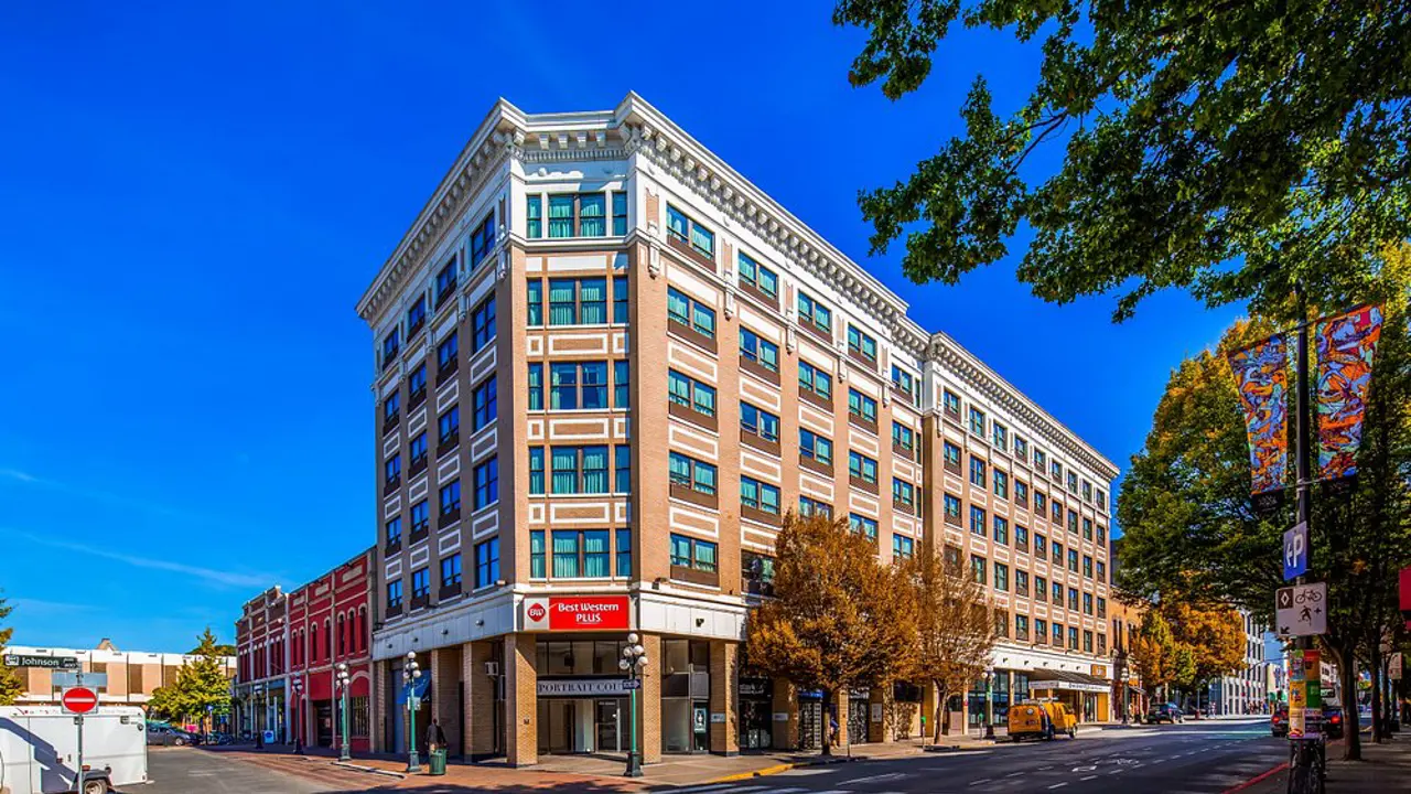 Best Western Carlton Plaza, Victoria, exterior