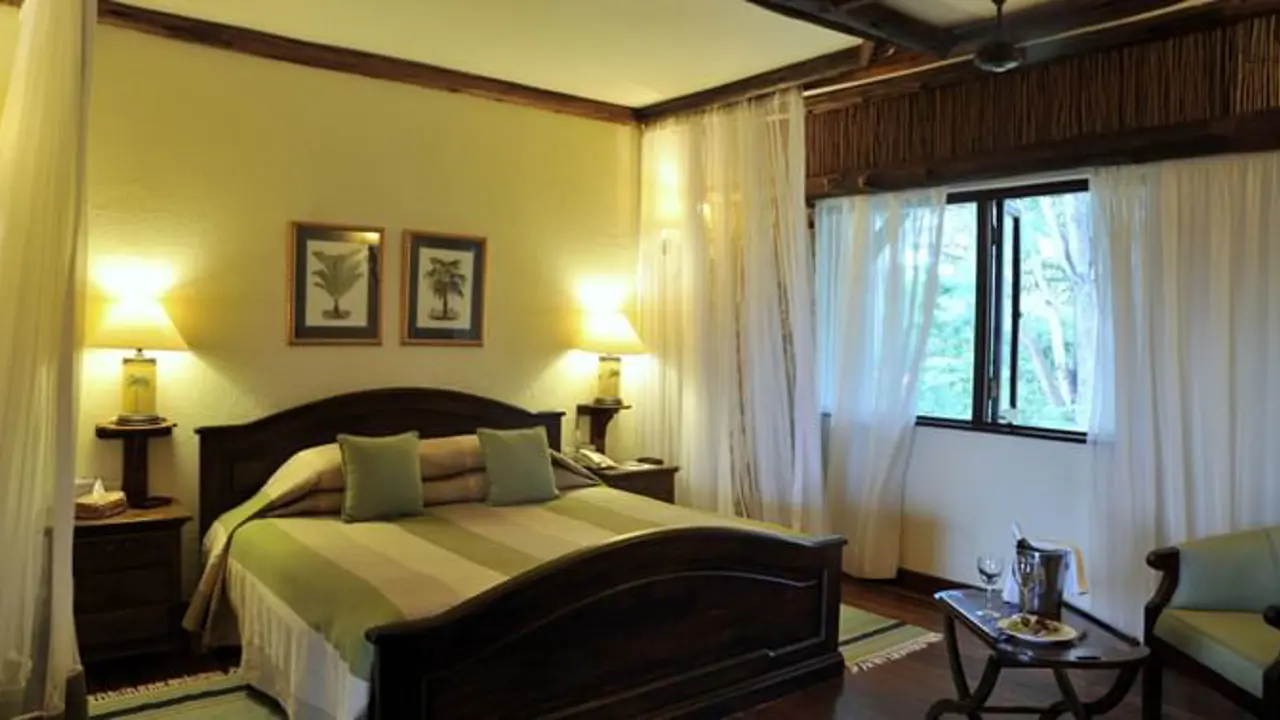 Kilaguni Serena Safari Lodge, Tsavo West, bedroom