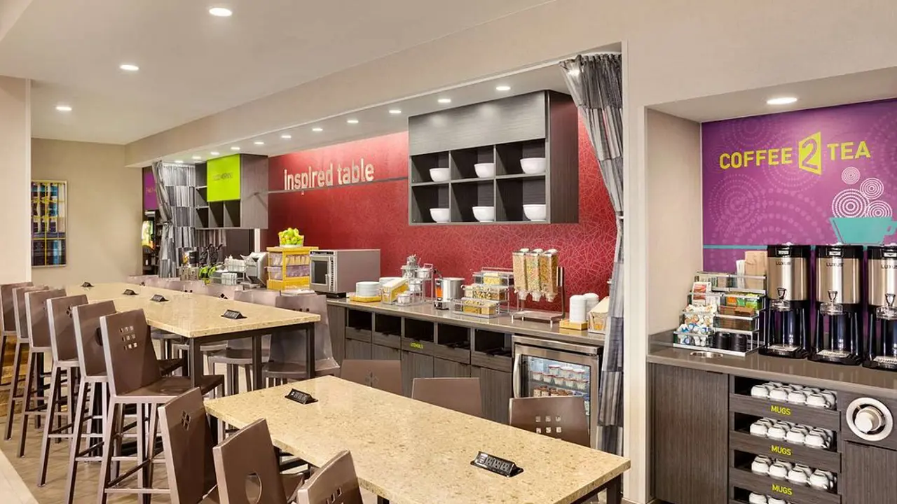 Home2 Suites Hilton, Birmingham, dining
