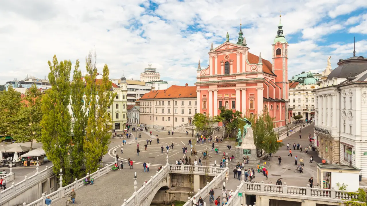 Prešeren Square, Franciscan Church and Three Bridges, Ljubljana, Slovenia