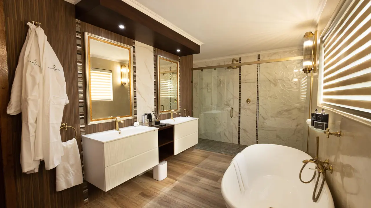 Kingfisher Villa Suites, Mabula Game Reserve, bathroom