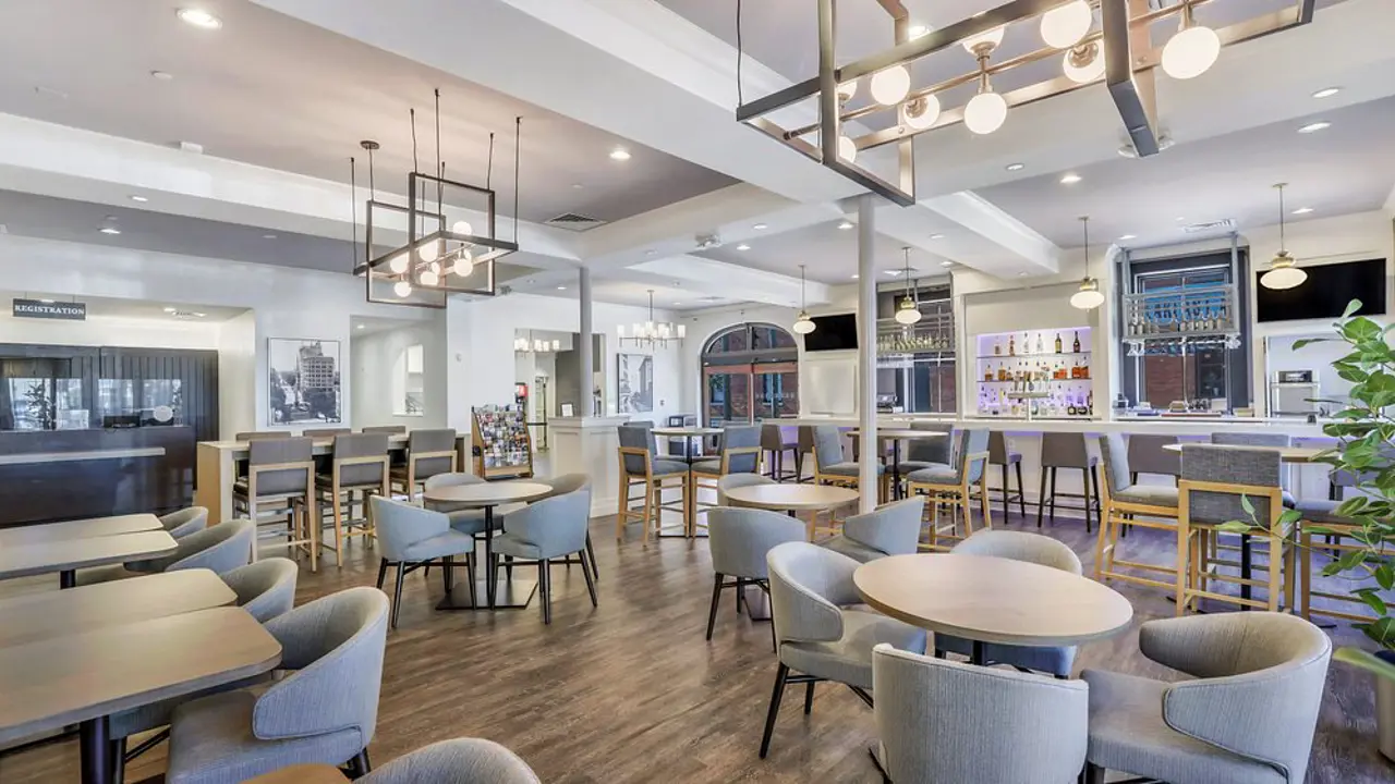 Staybridge Suites Savannah Historic District, Savannah, dining