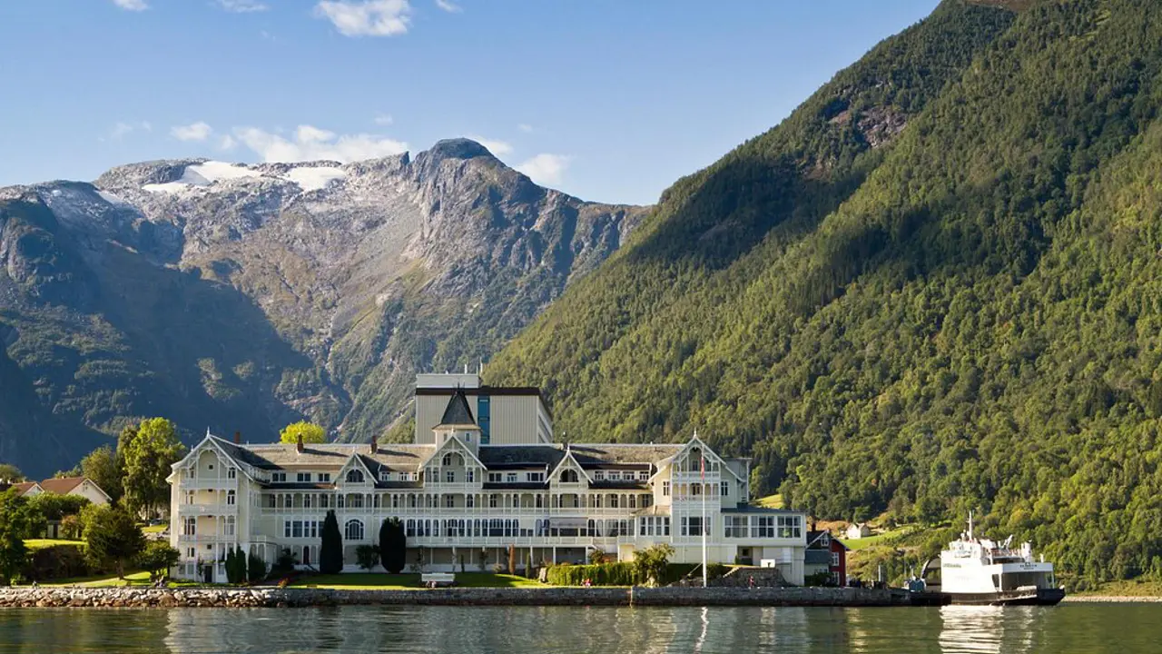 Kviknes Hotel, Balestrand, Exterior