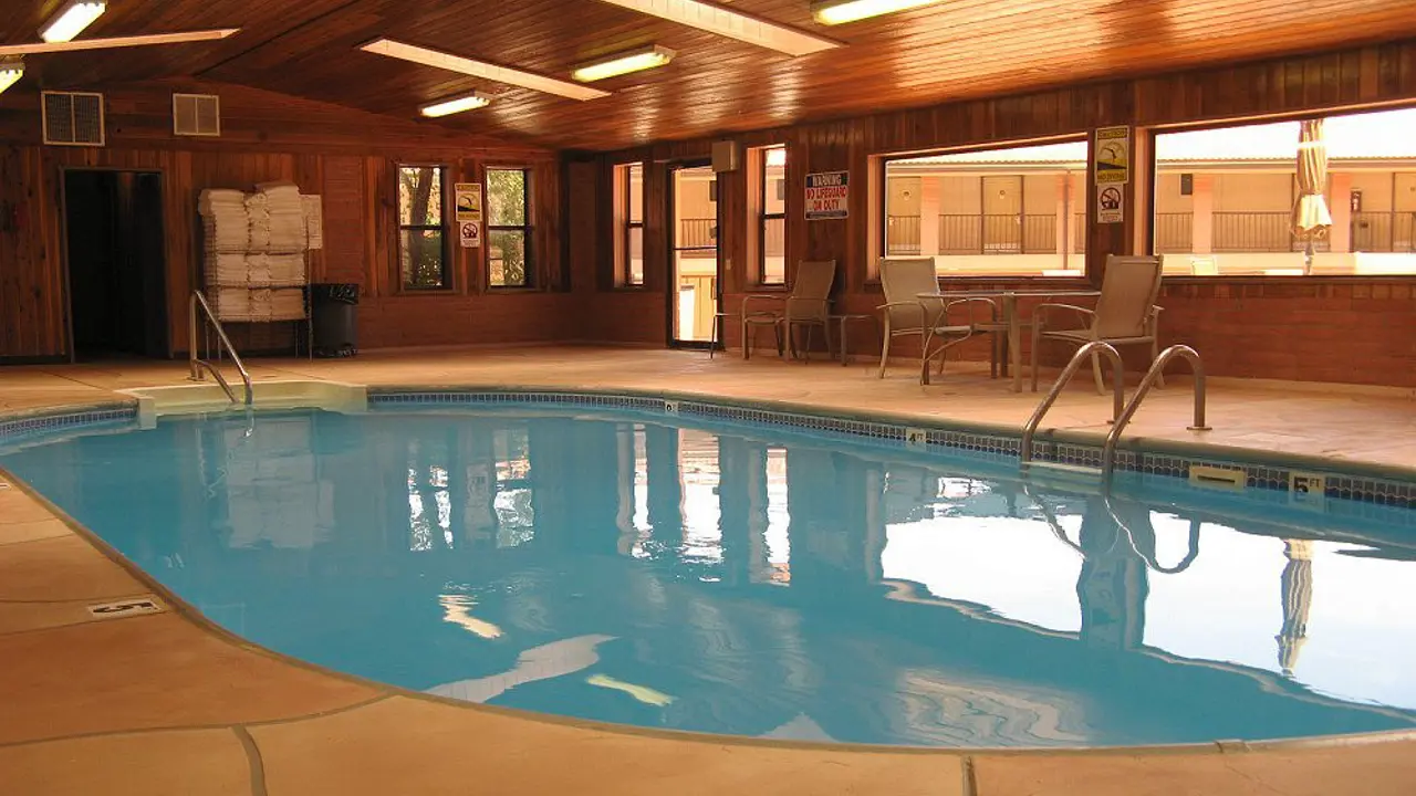 Goulding’s Lodge, Monument Valley, pool