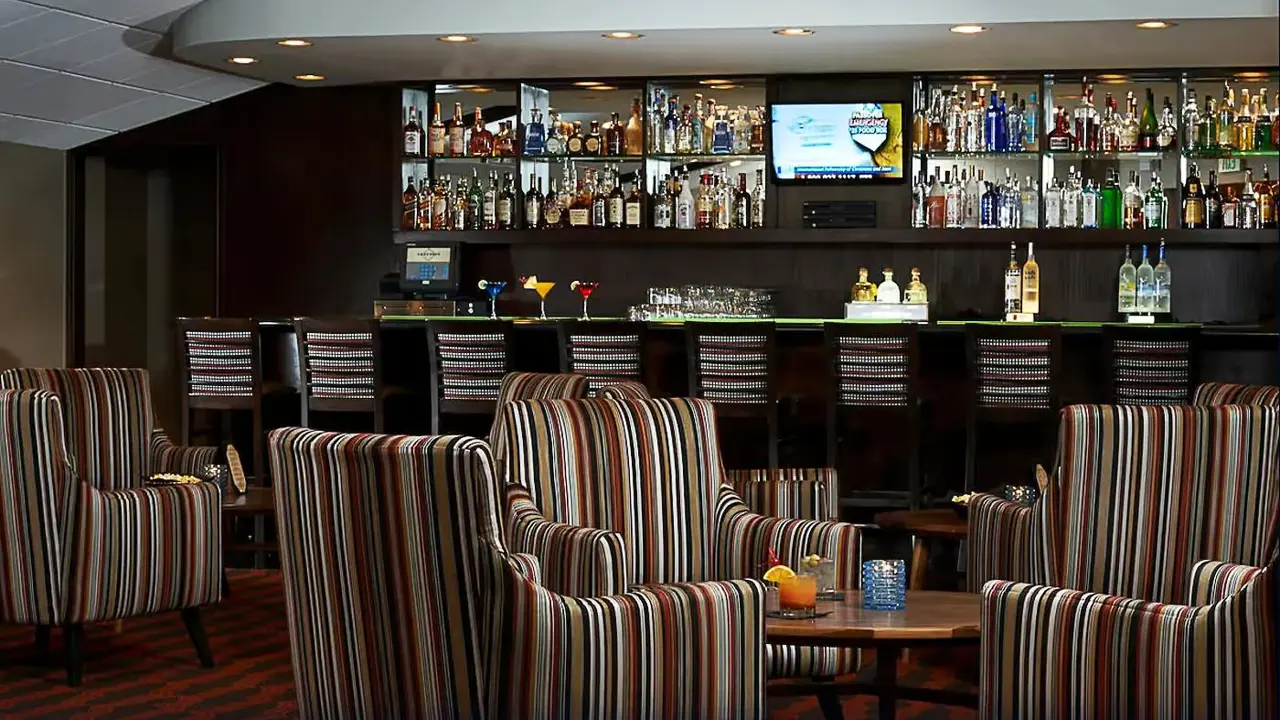 Doubletree by Hilton, Buena Park, bar
