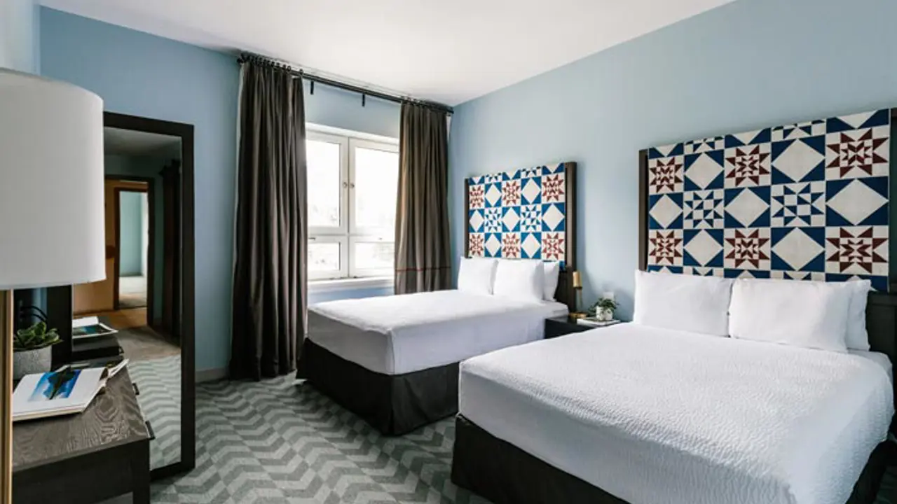 Mount Royal Hotel, Banff, bedroom