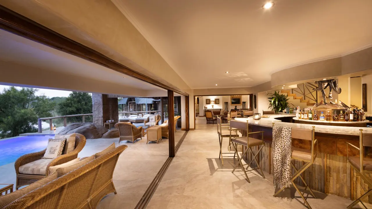 Kingfisher Villa Suites, Mabula Game Reserve, bar area
