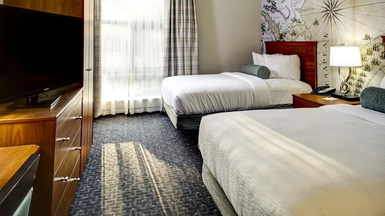 Embassy Suites Hotel, Williamsburg, bedroom