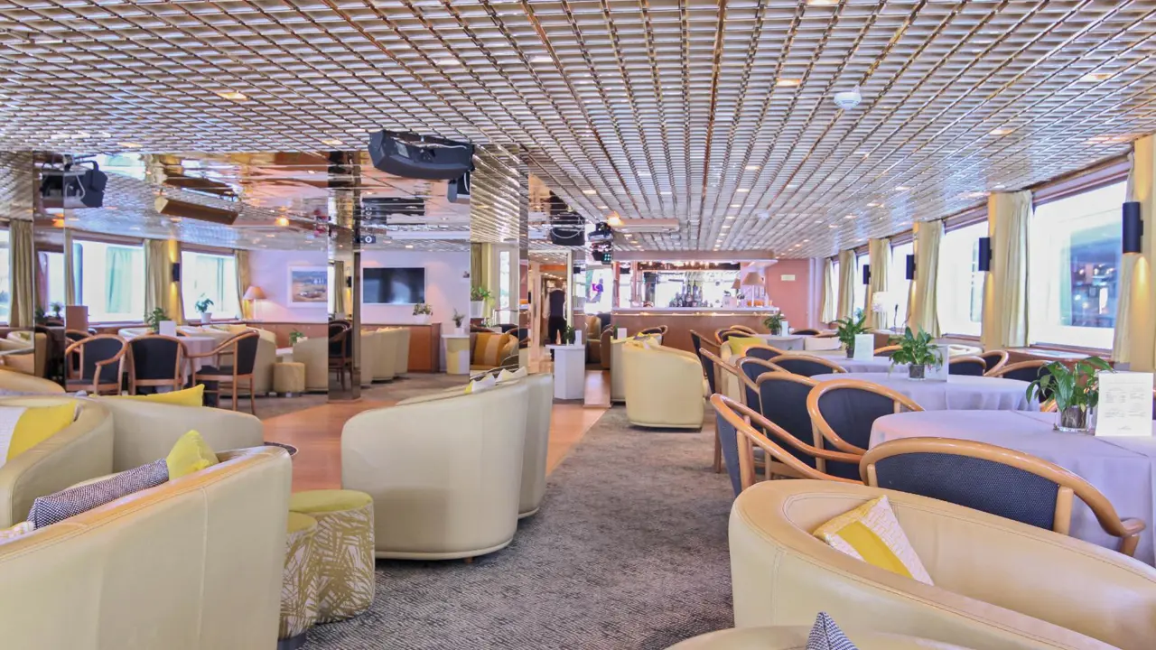 Croisi MS Vasco Gama lounge bar
