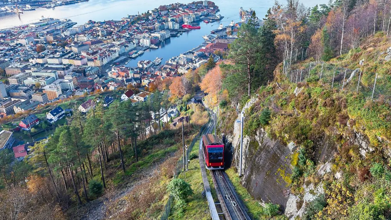 Fløibanen funicular railway to the summit of Mount Fløyen