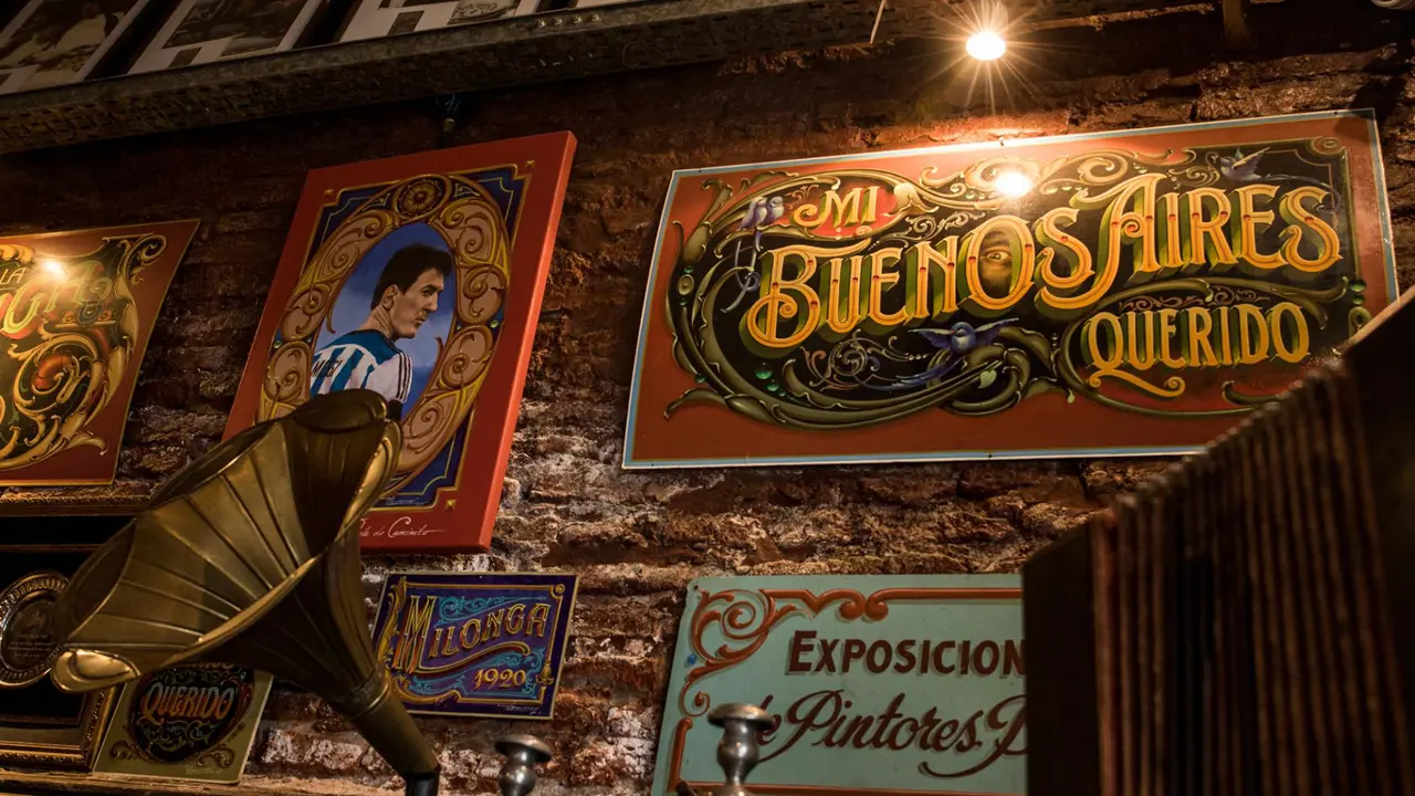 La Perla Bar, Buenos Aires, Argentina