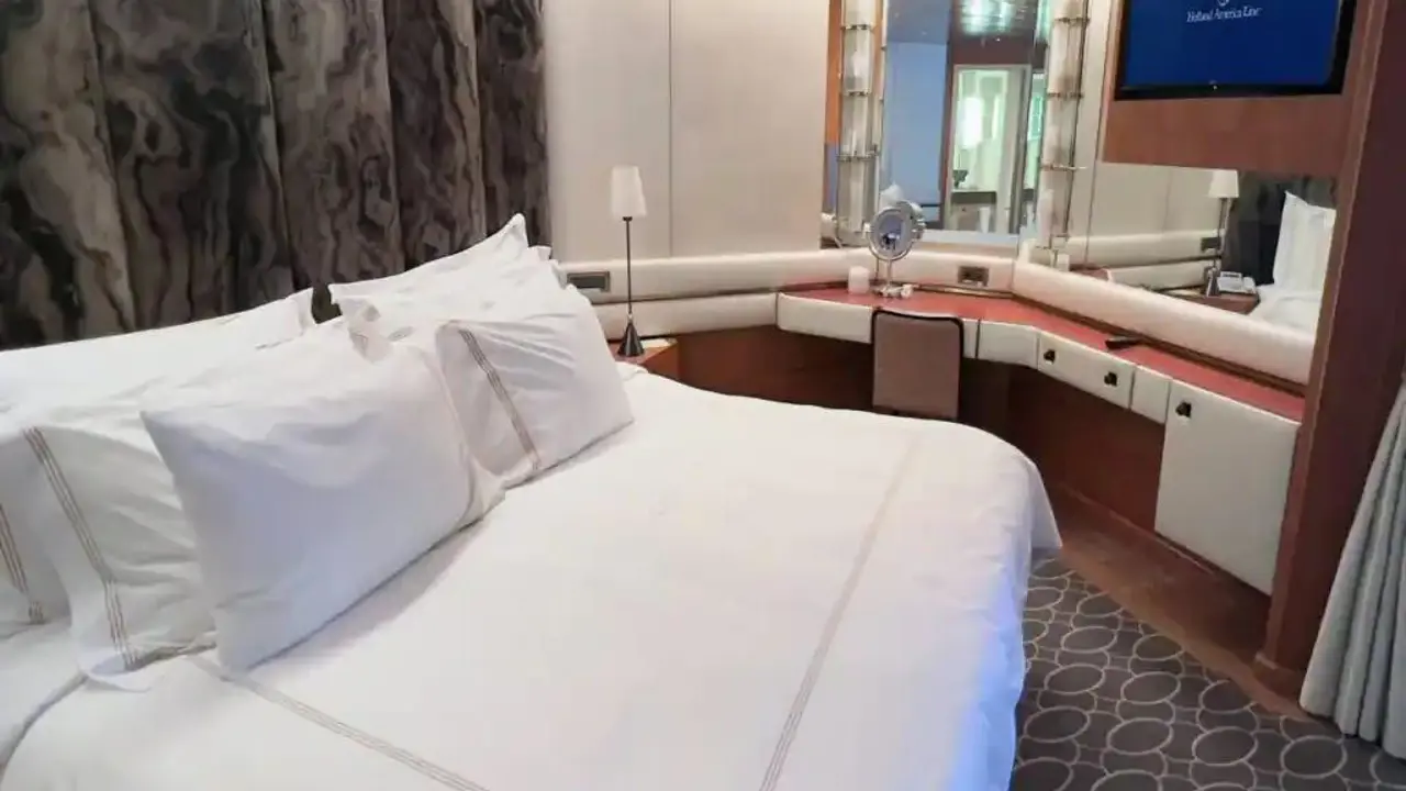 MS Zaandam, Holland America, suite