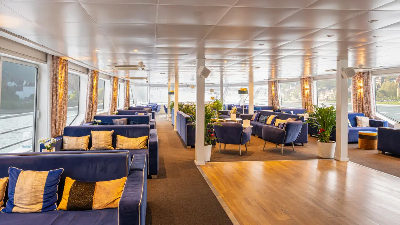 MS Symphonie lounge bar