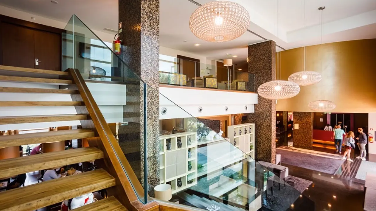 Axis Hotel, Porto, reception lounge