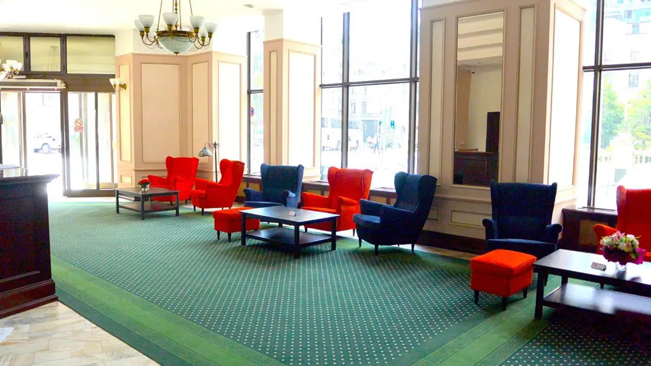 Hotel Capitol, Bucharest, lobby