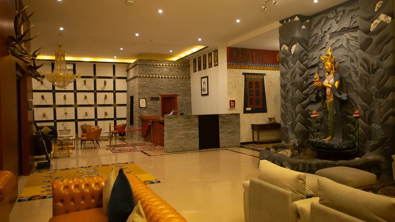 Hotel Kaachi Grand, Paro, lobby