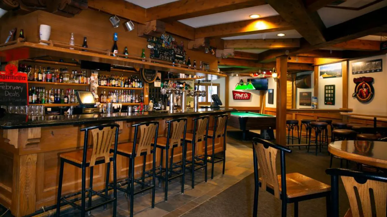  Whistler's Inn, Jasper, bar