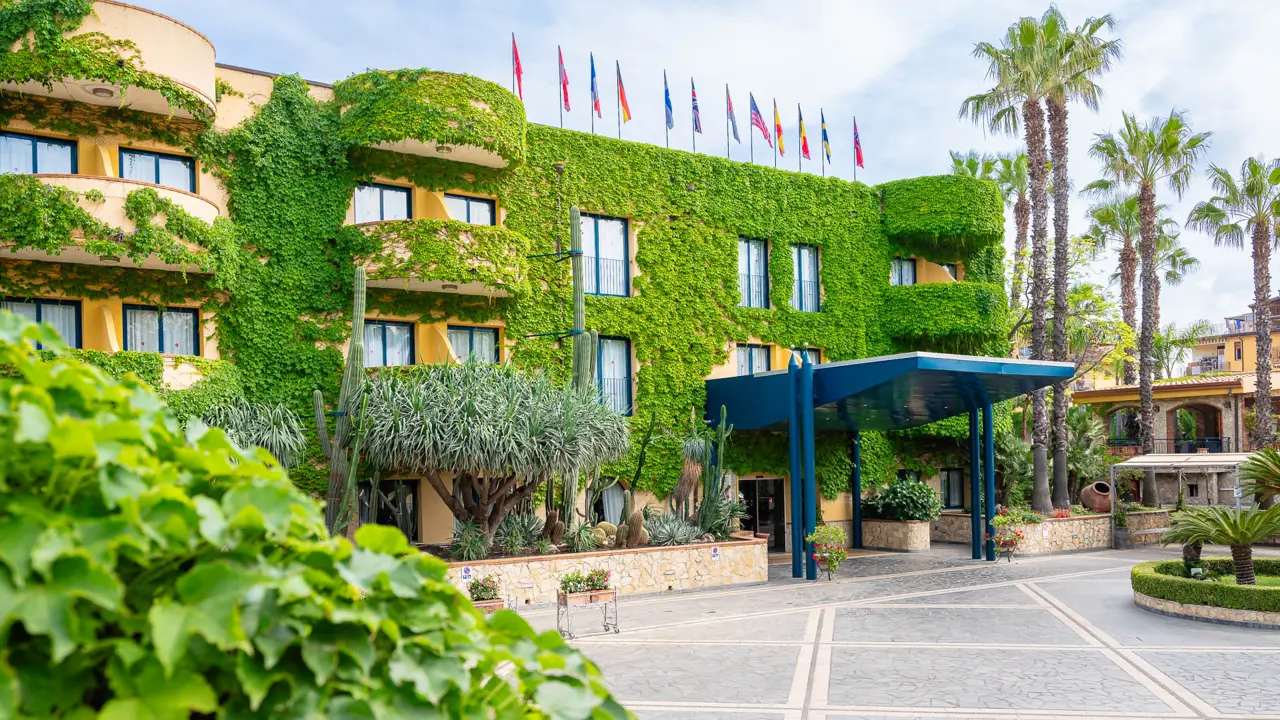 Hotel Caesar Palace, Giardini Naxos, exterior 