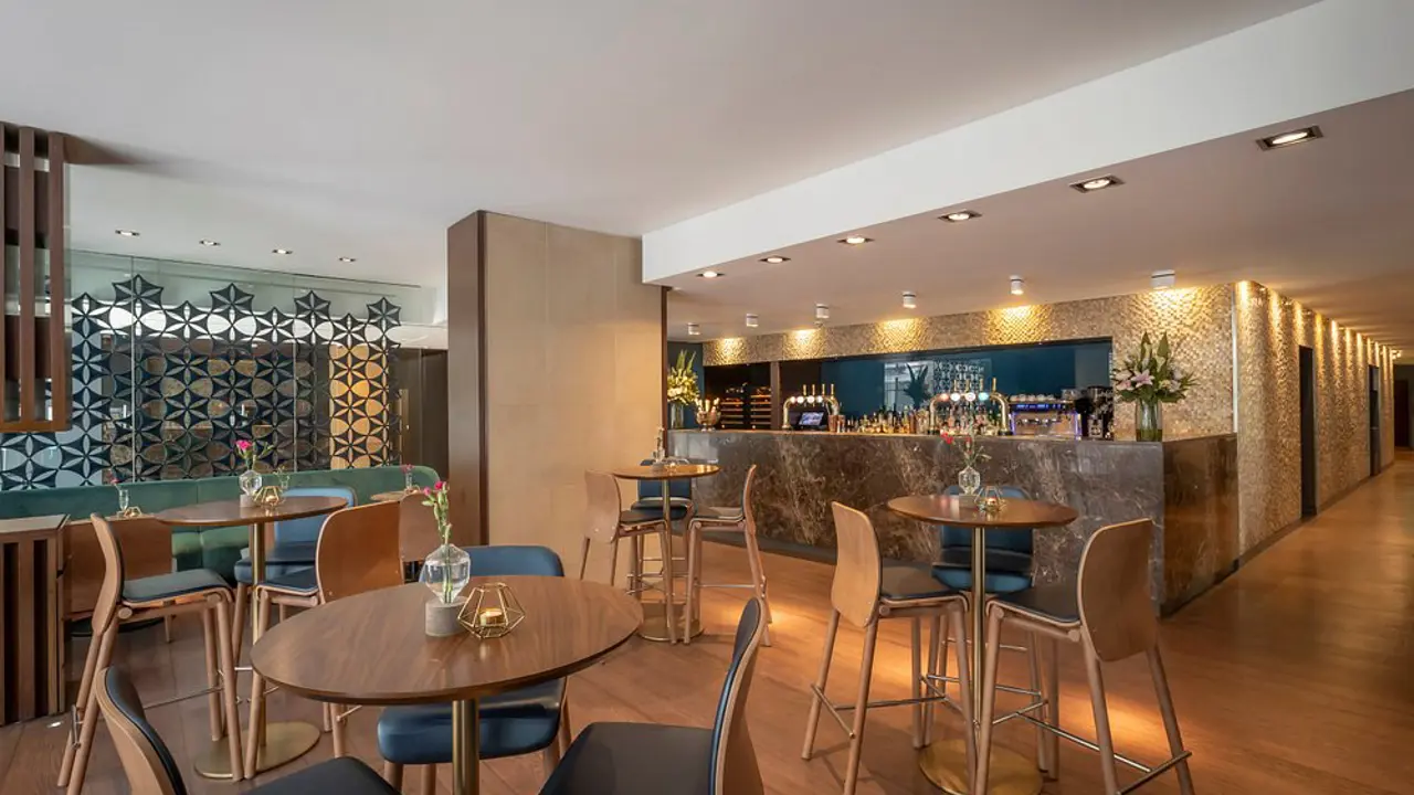 Clayton Hotel, London Wall, London, Bar