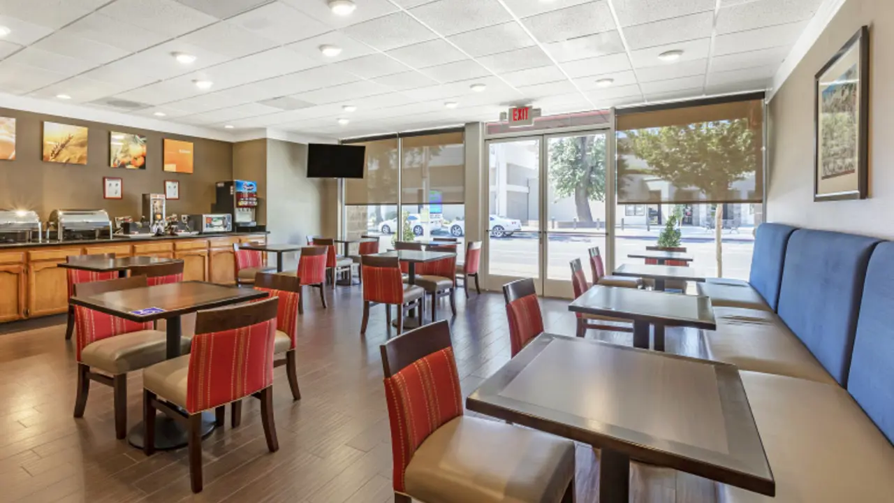 Comfort Suites Visalia Conference Centre, Visalia, dining