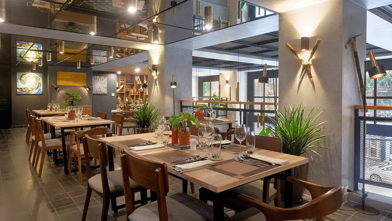 Flower Garden Hotel, Hanoi, dining