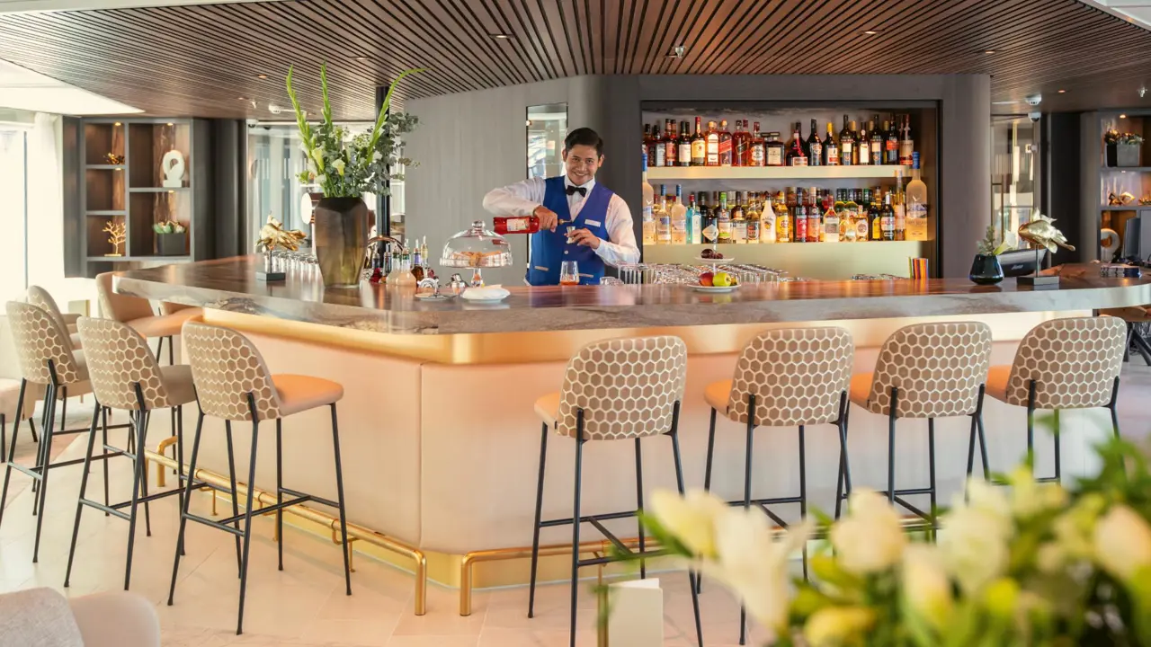 AMADEUS Cara Panorama Bar Bartender Bartender Mixing Cocktails And Drinks At Panorama Bar Lueftner Cruises Amadeus Moving Pictures