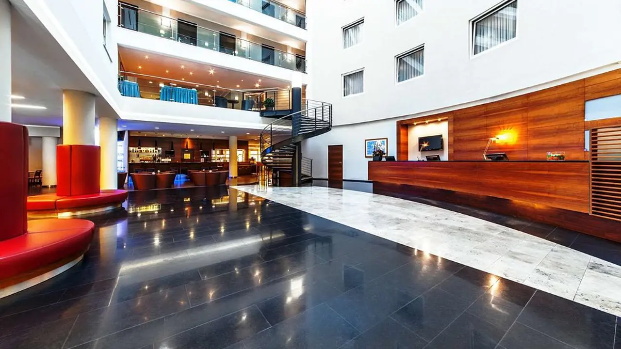 Hotel NH Budapest City, Budapest, lobby