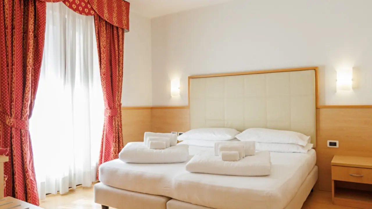 Club Hotel La Vela, Torbole, Bedroom