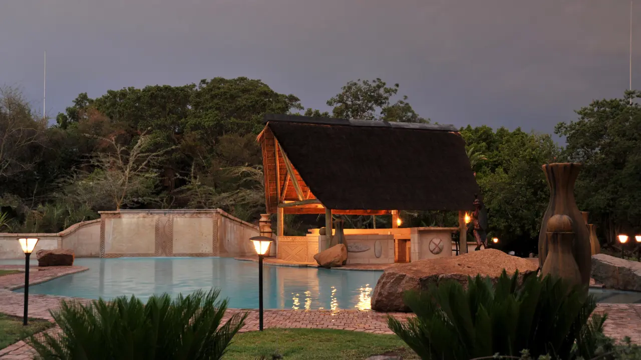 Mabula Game Lodge, pool evening