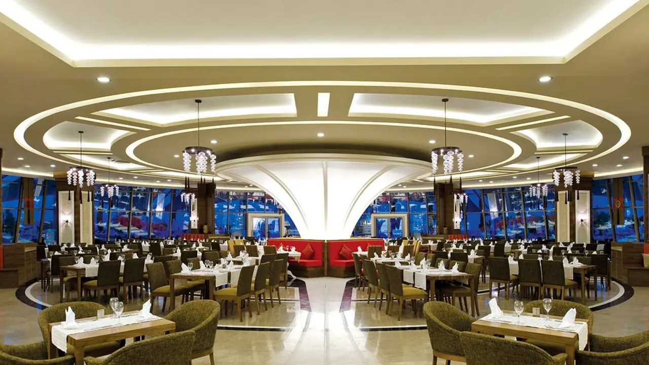 Paloma Pasha, Ozdere, dining