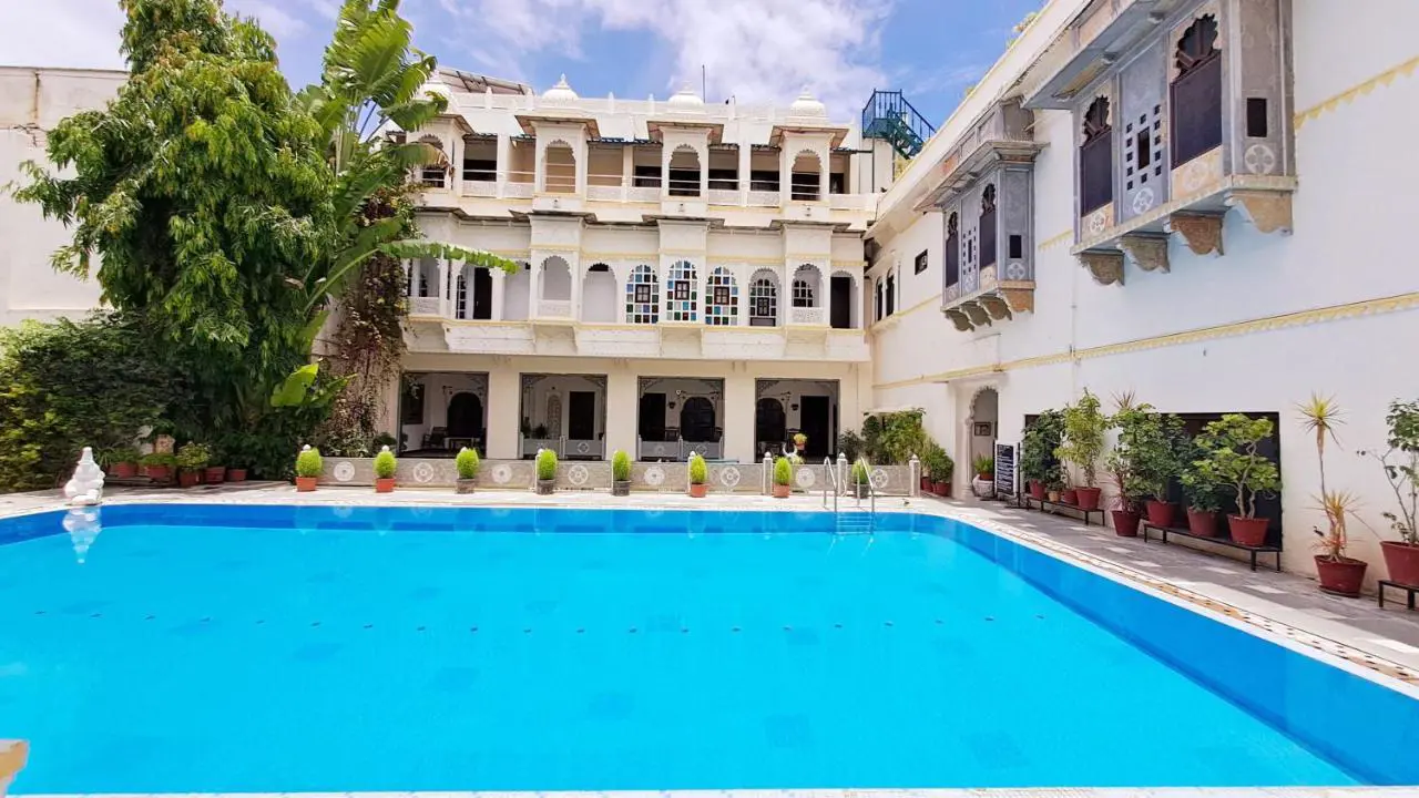 Mahendra Prakash Hotel Pool