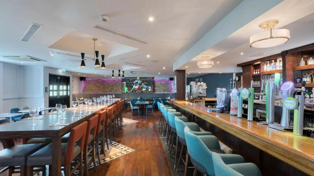 Mcwilliam Park Hotel Bar