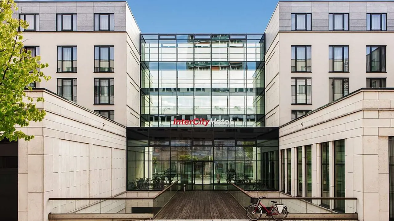 Intercityhotel, Dresden, exterior