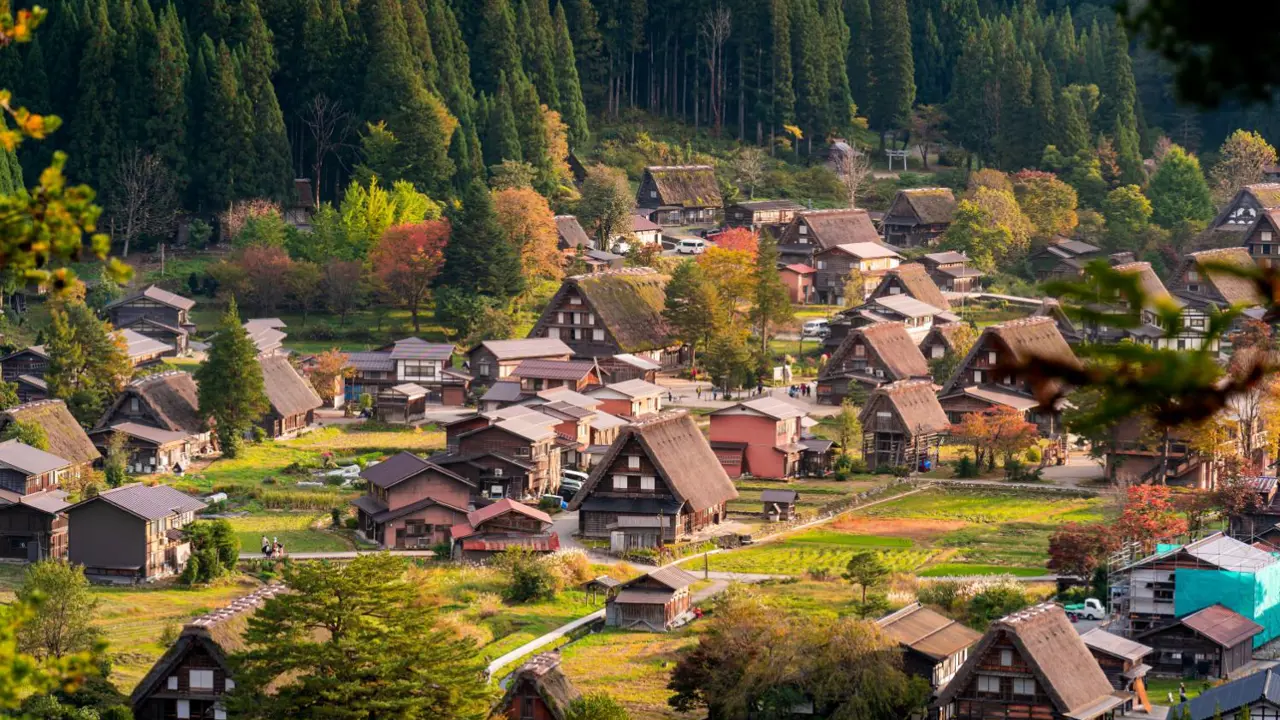  Shirakawa-go with taditional gasshō zukuri farmhouses