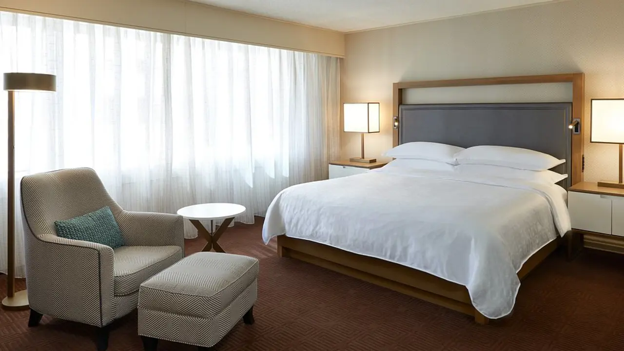 Sheraton Ottawa Hotel, Ottawa, bedroom