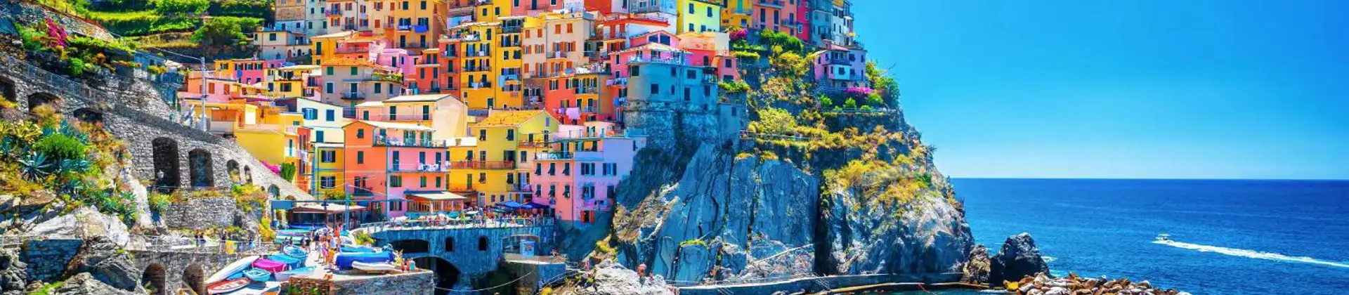 Colourful cliffside houses in Manarola in Cinque Terre, Italy, overlooking the sea